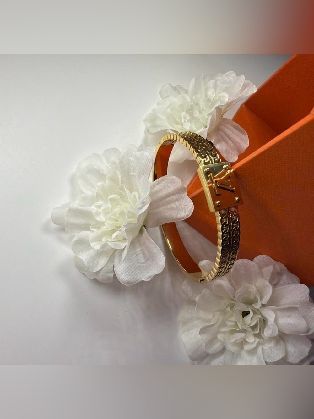 Gold Tone Lock-Detail Chain Bangle Bracelet